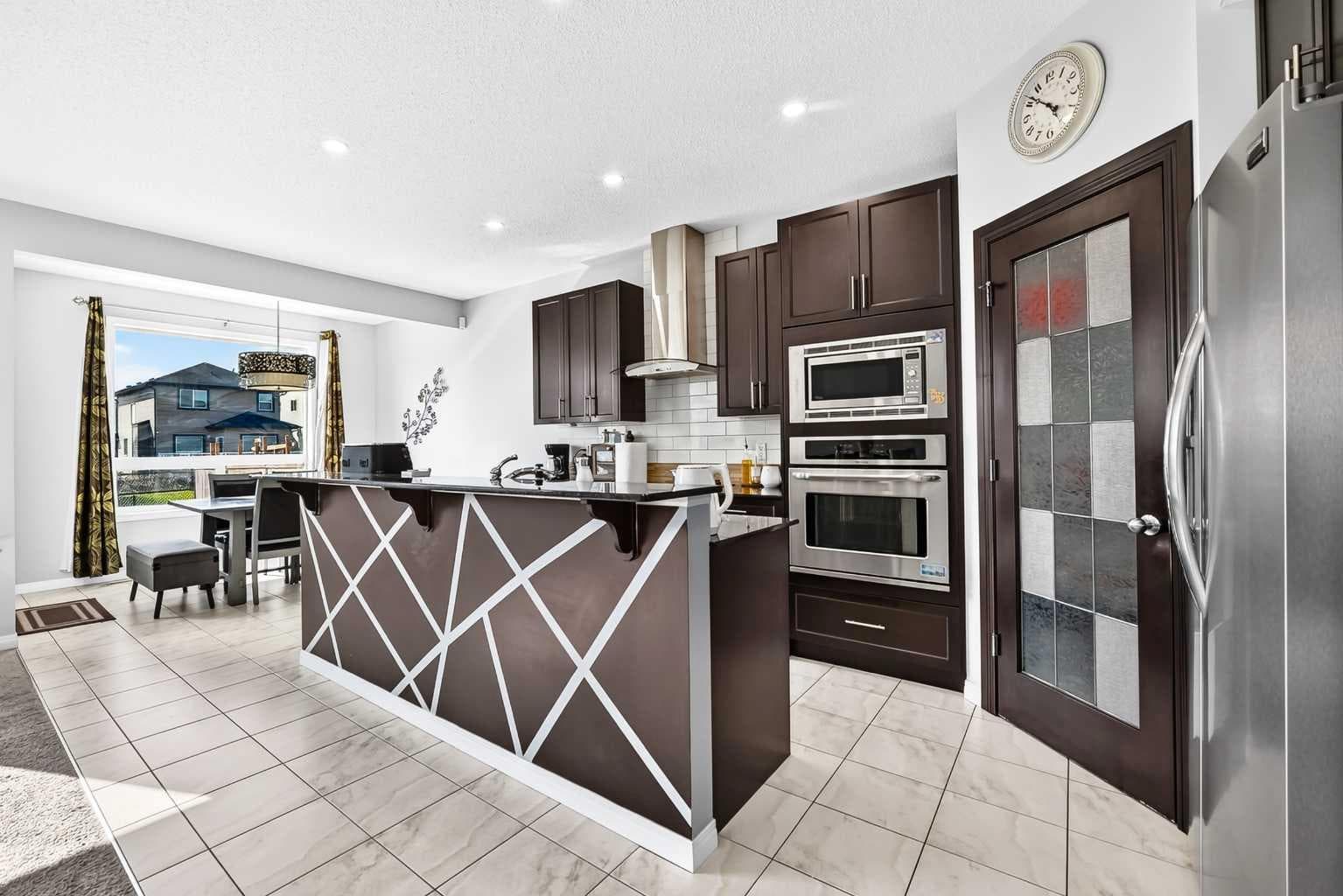 8 Skyview Point Terrace NE