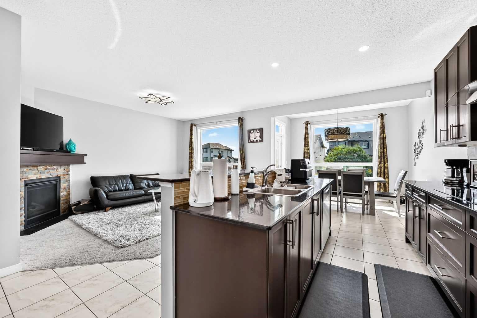 8 Skyview Point Terrace NE