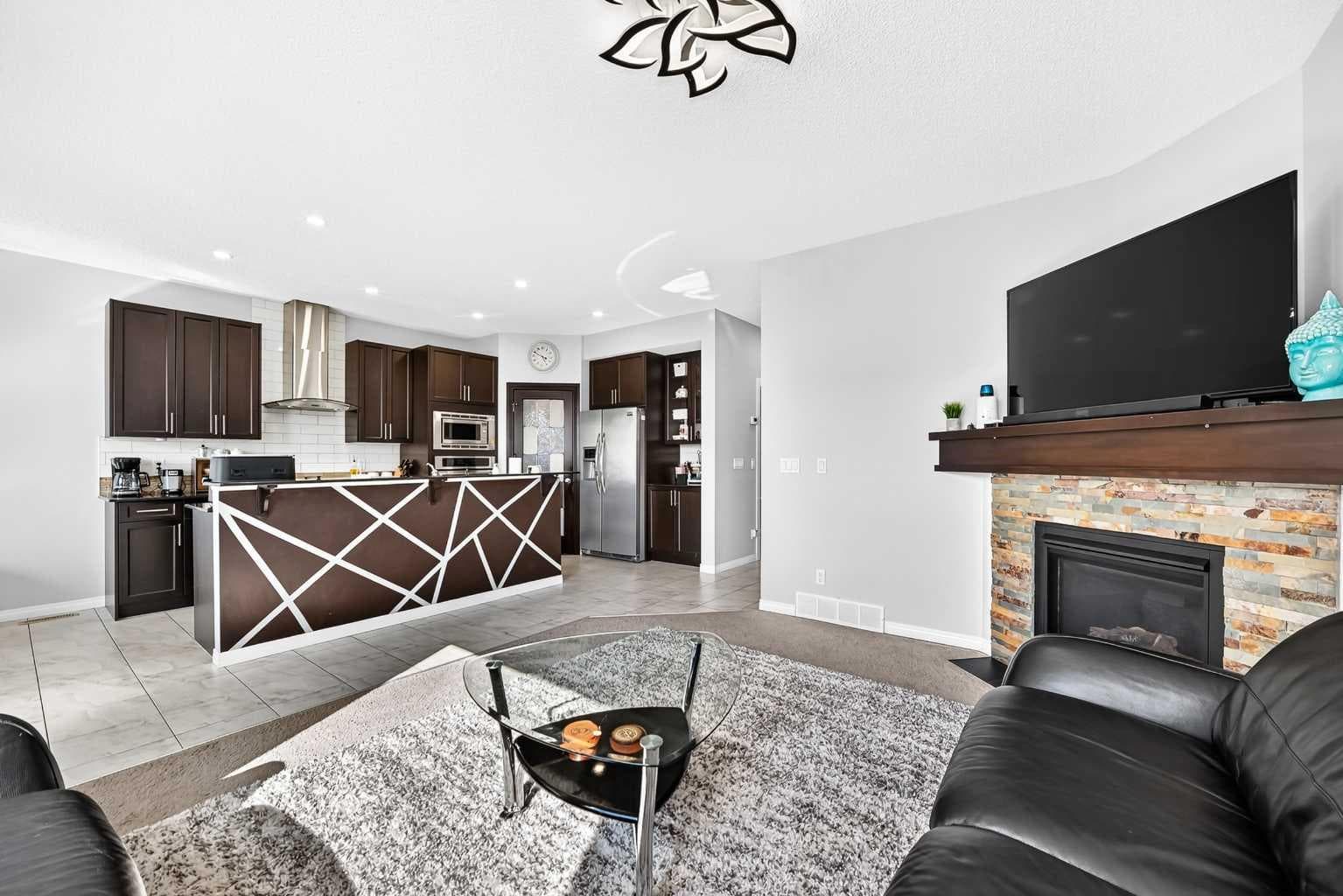 8 Skyview Point Terrace NE