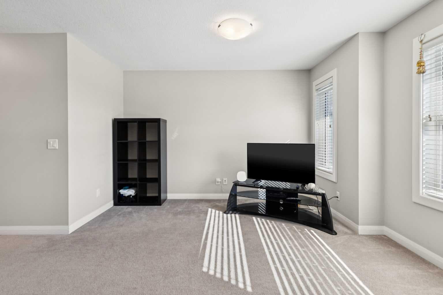 215 Redstone Heights NE