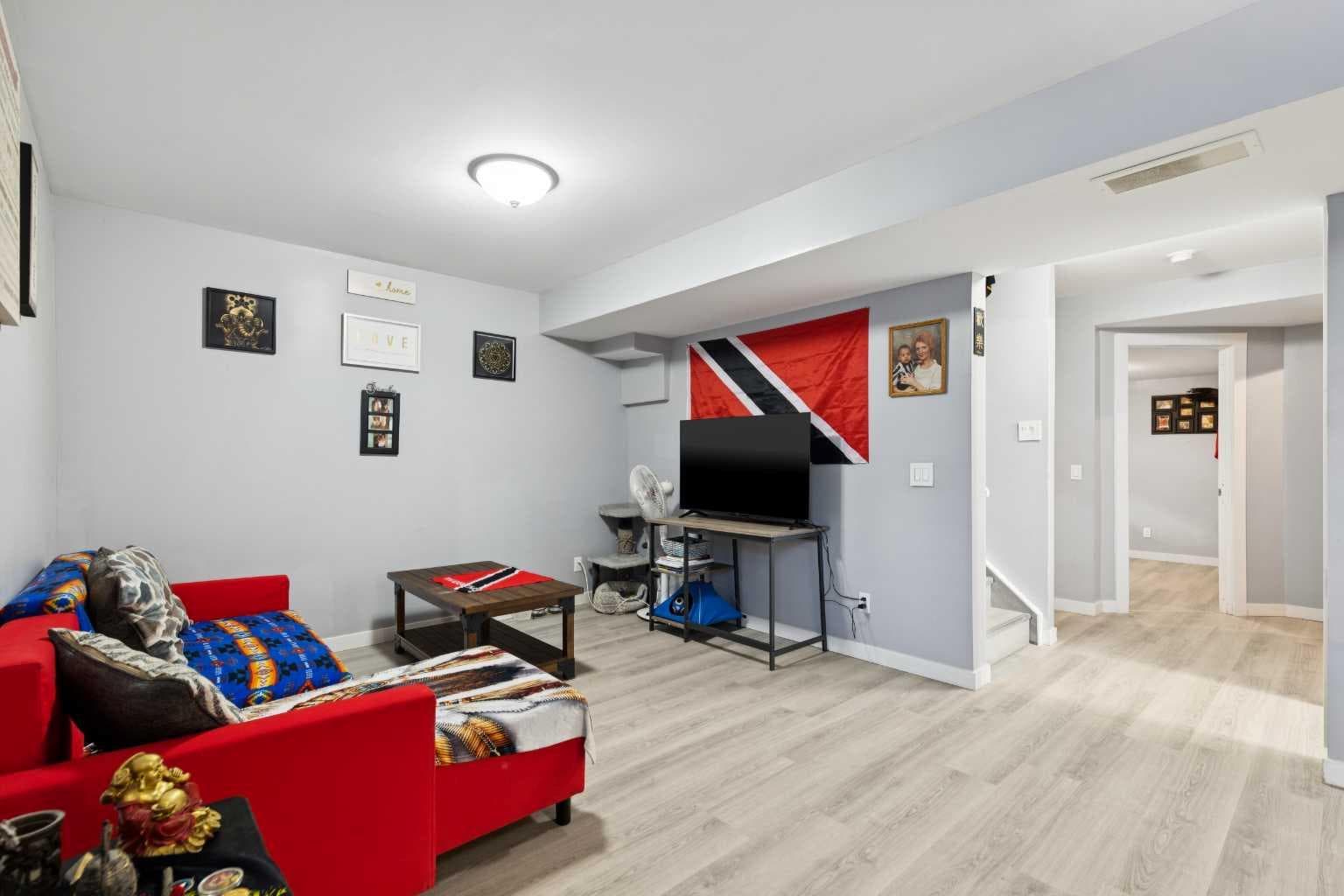 215 Redstone Heights NE