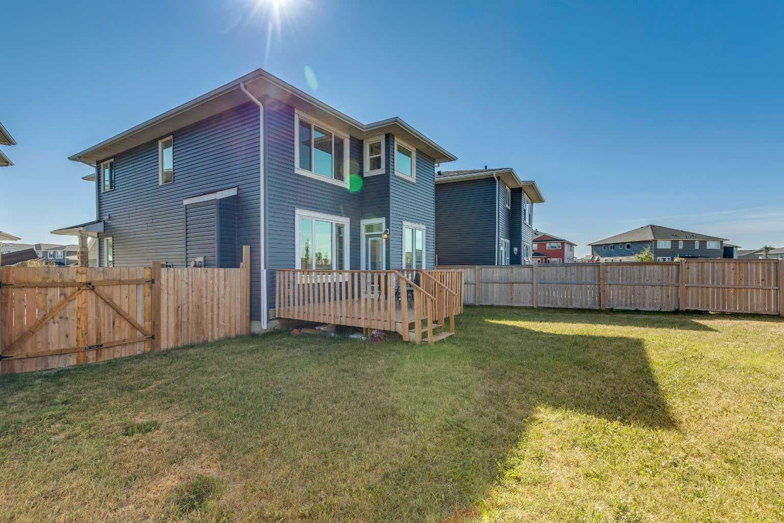 215 Redstone Heights NE