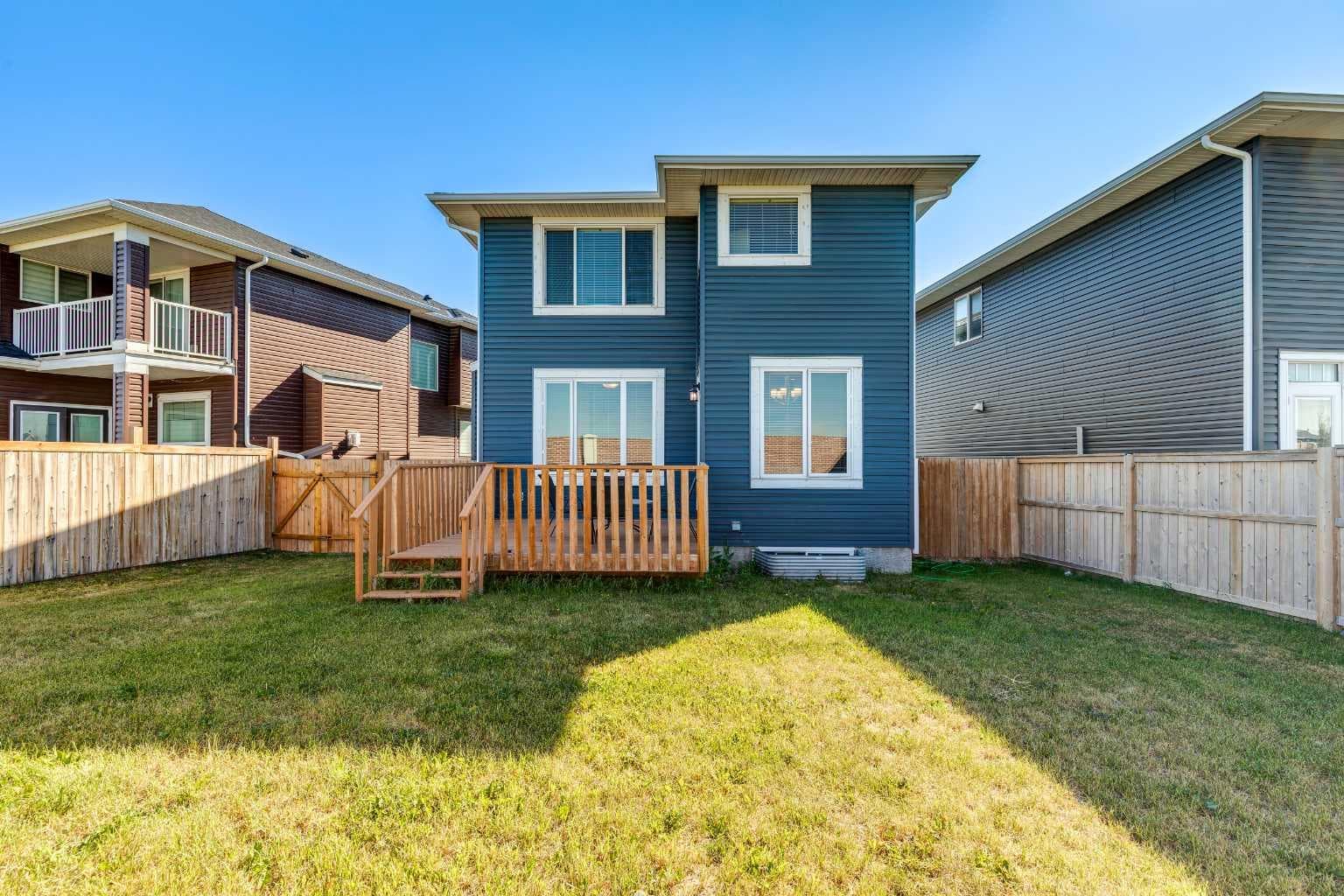 215 Redstone Heights NE