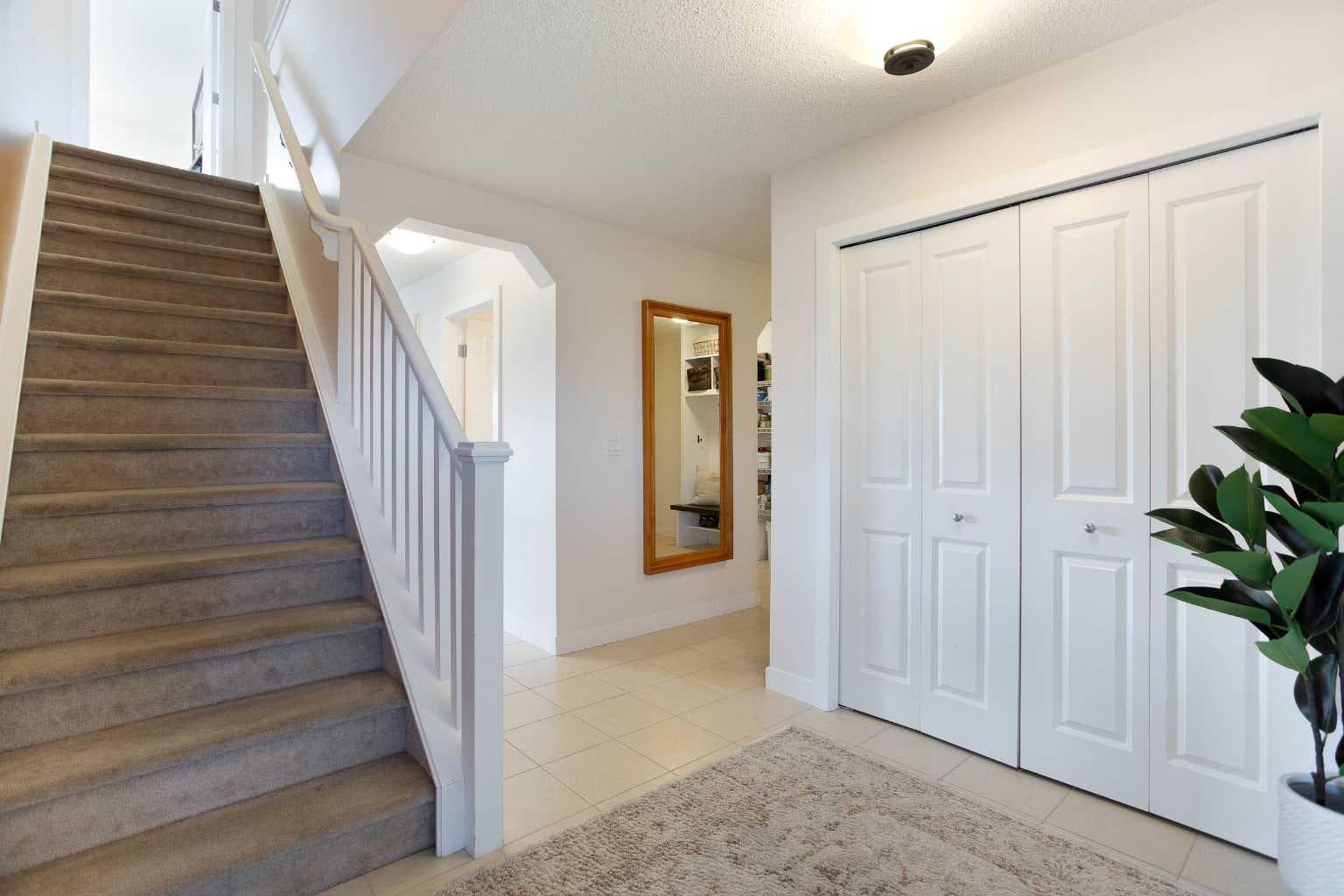 2 Kingston View SE