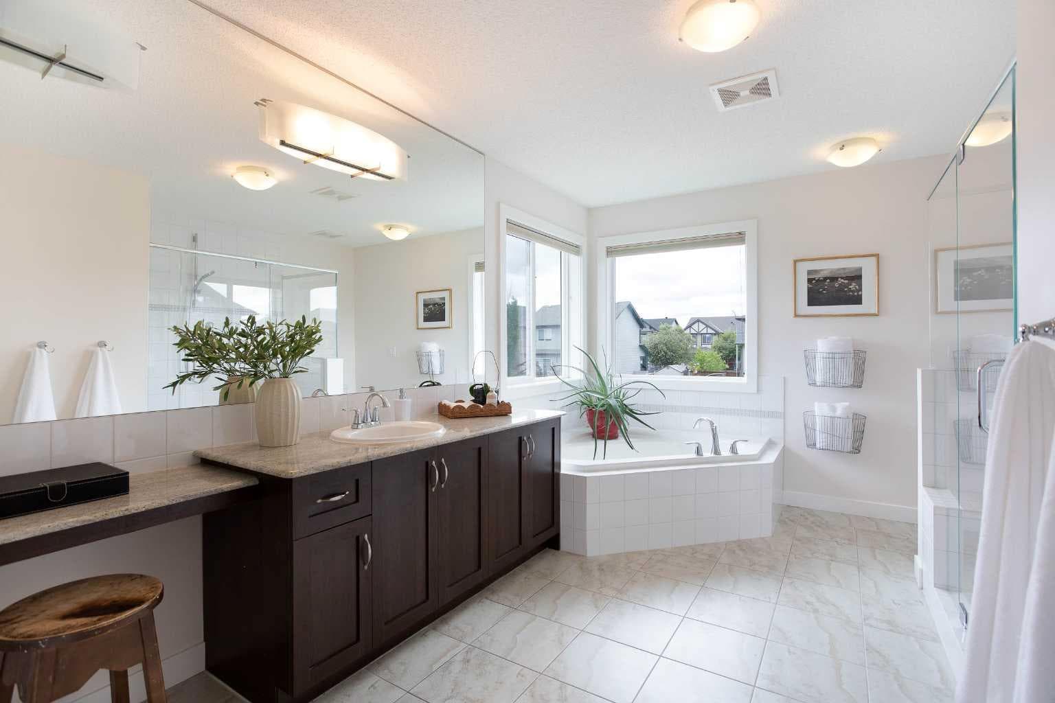 2 Kingston View SE