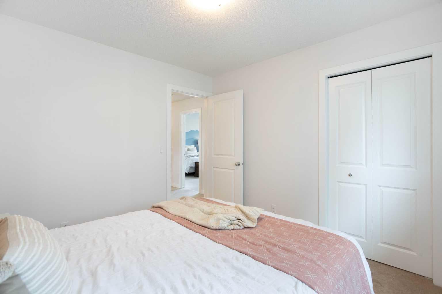 2 Kingston View SE