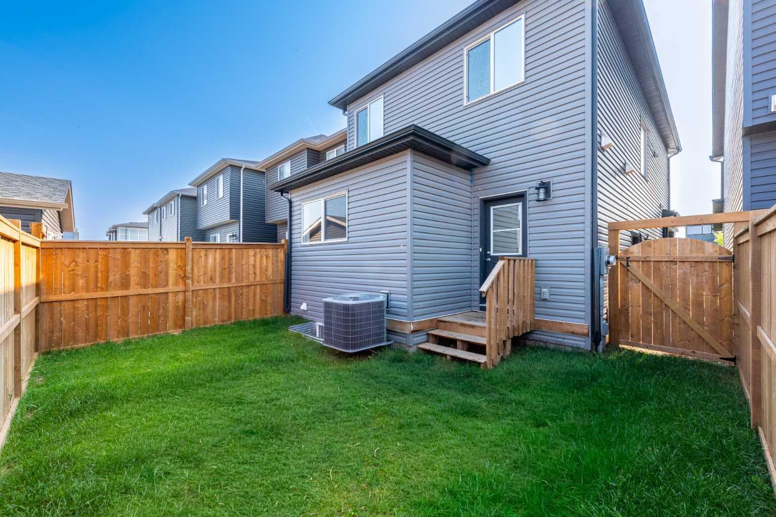 206 Legacy Glen Court SE