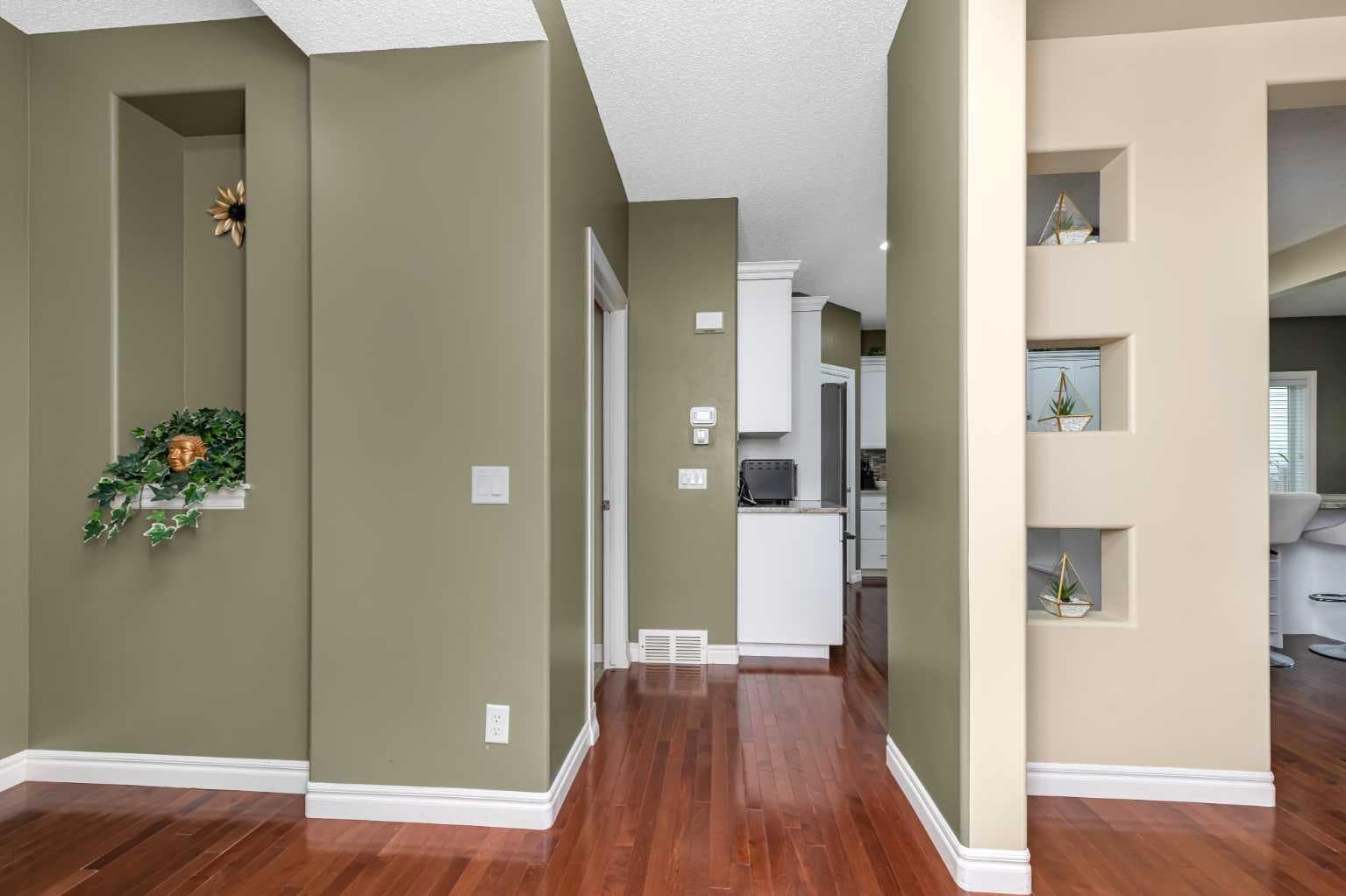 135 Kincora Drive NW