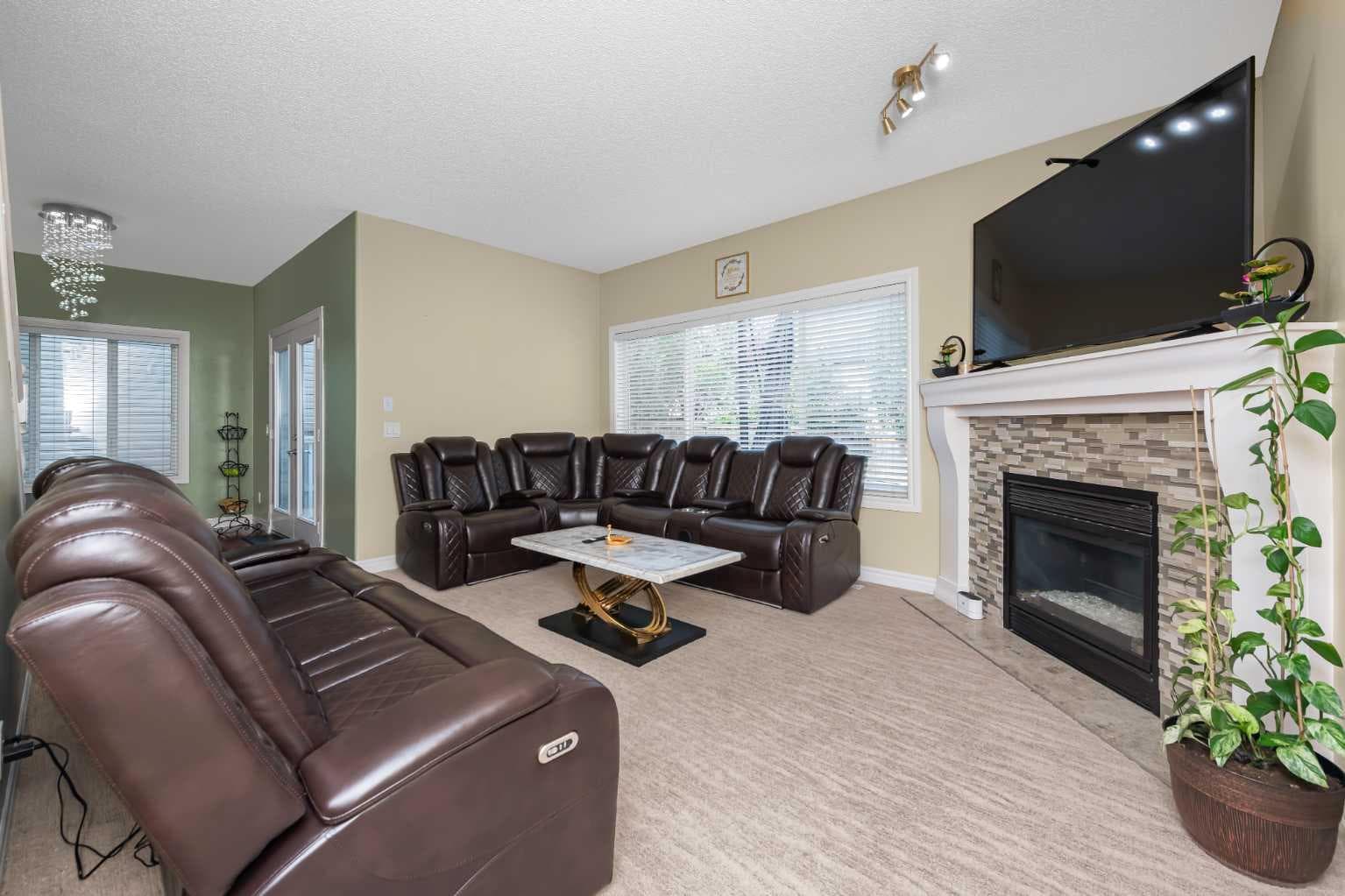 135 Kincora Drive NW