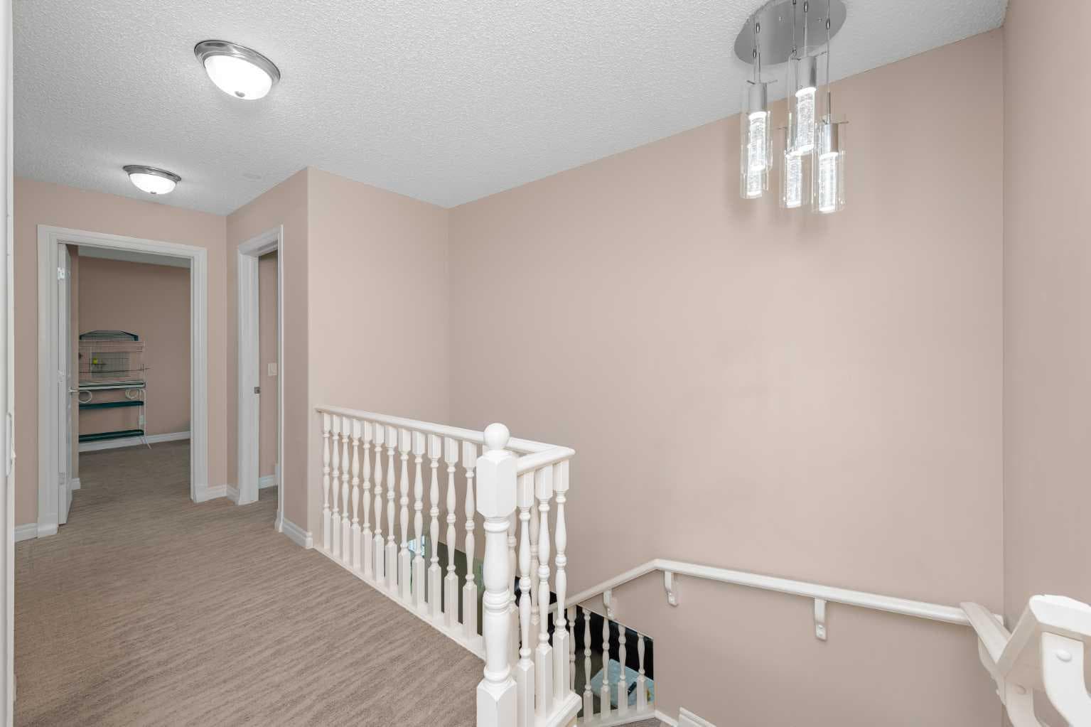 135 Kincora Drive NW