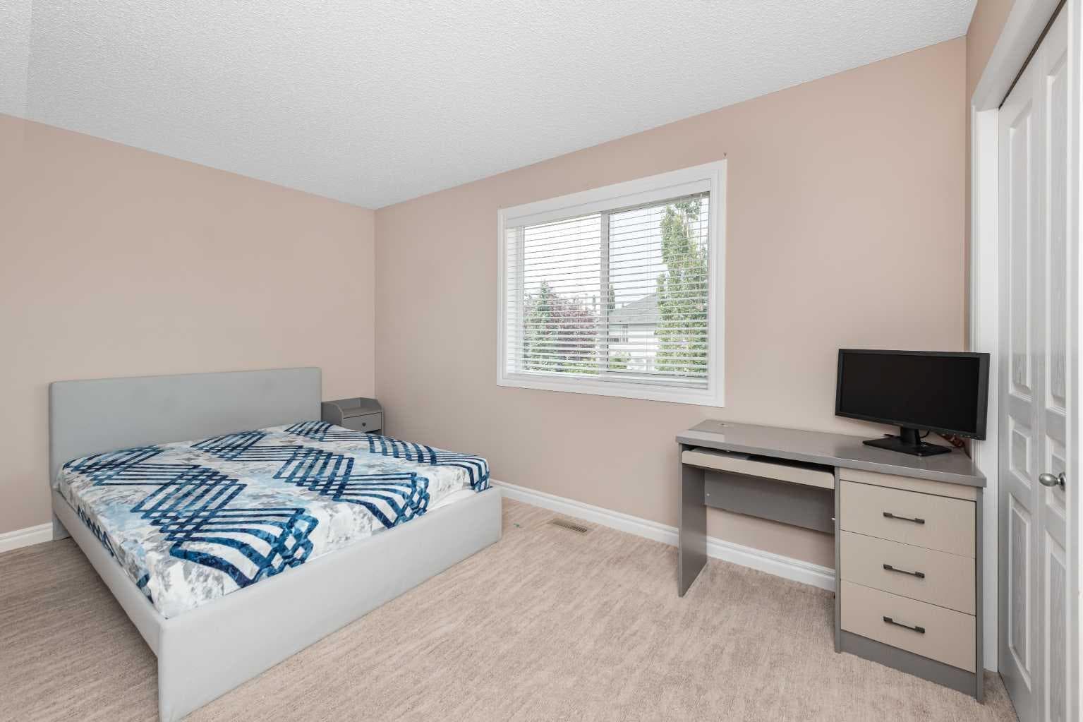 135 Kincora Drive NW