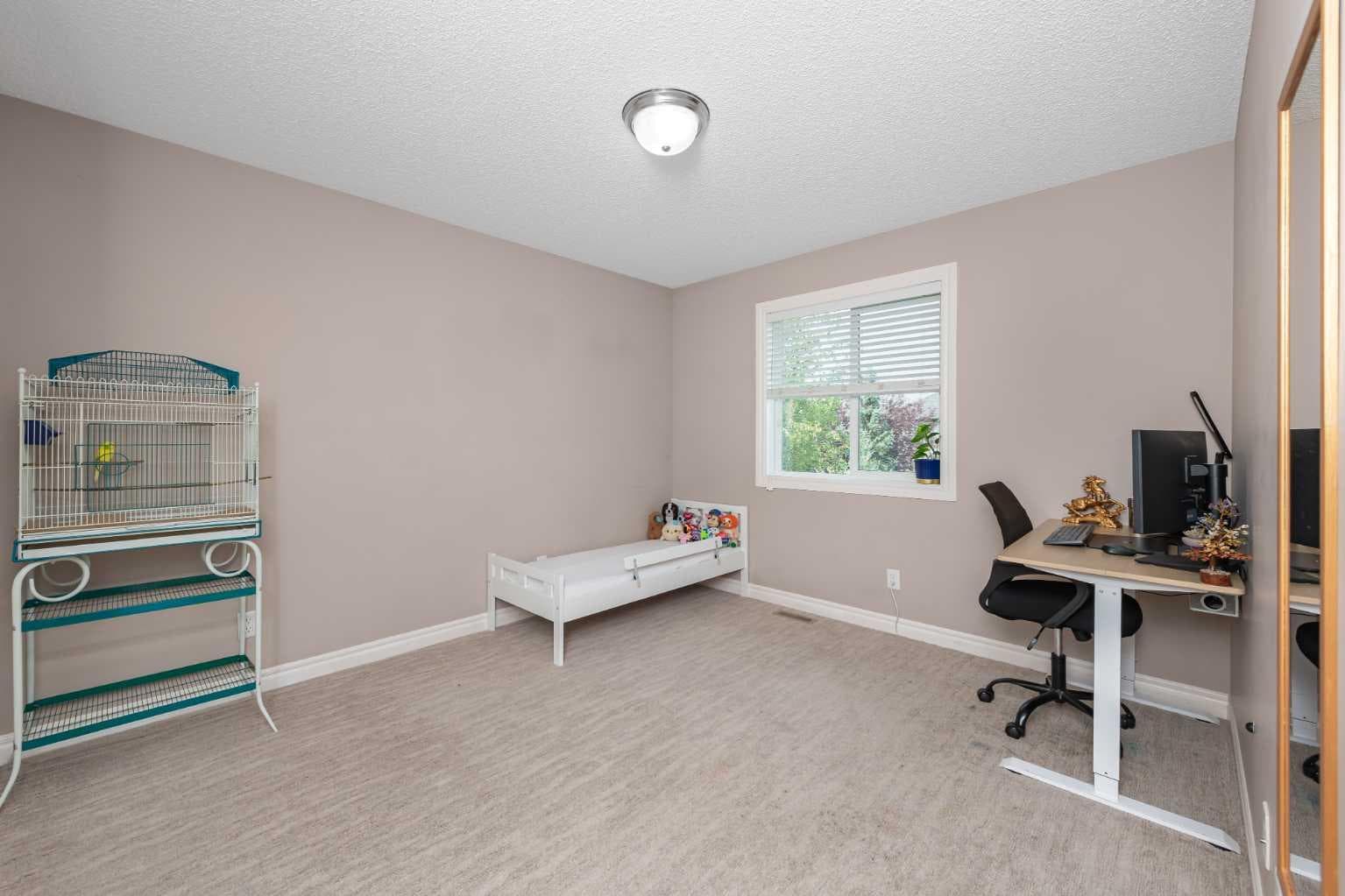 135 Kincora Drive NW