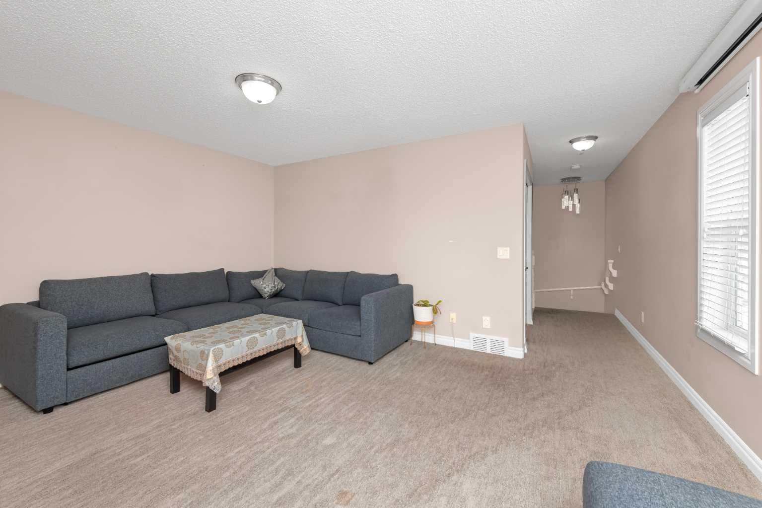 135 Kincora Drive NW