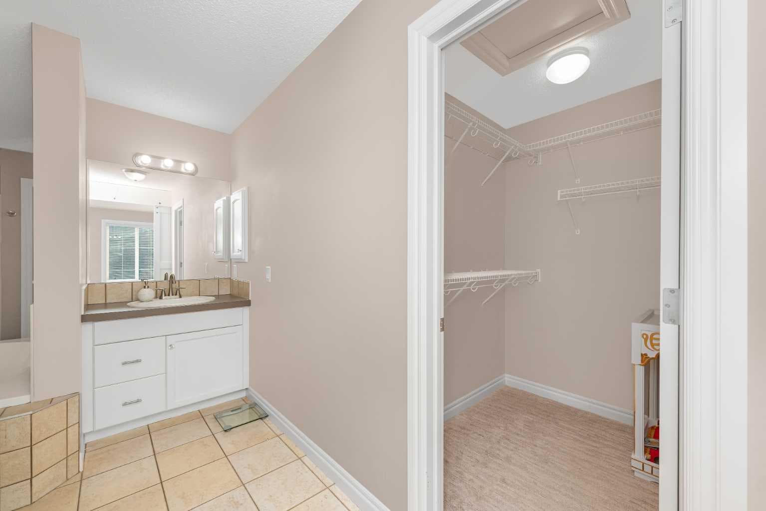 135 Kincora Drive NW