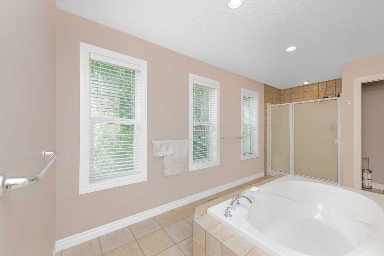 135 Kincora Drive NW