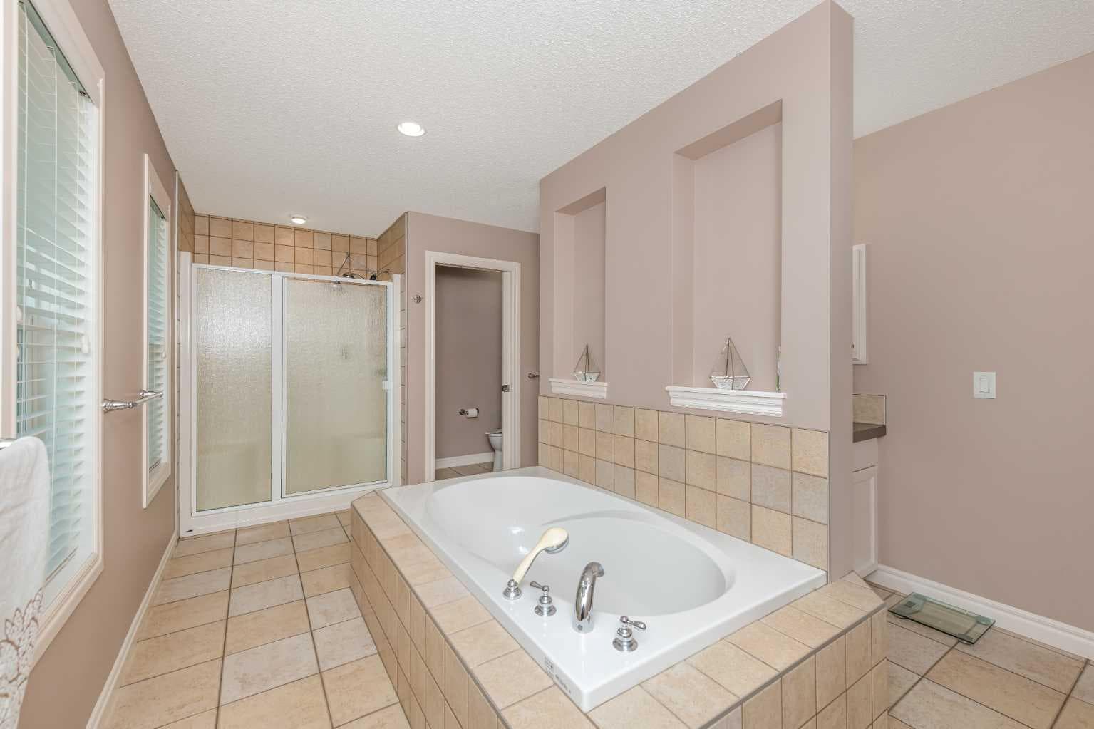 135 Kincora Drive NW
