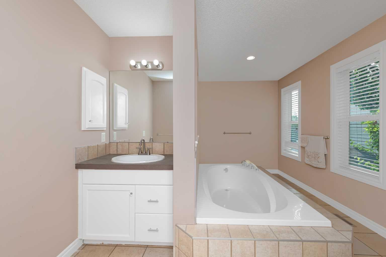 135 Kincora Drive NW