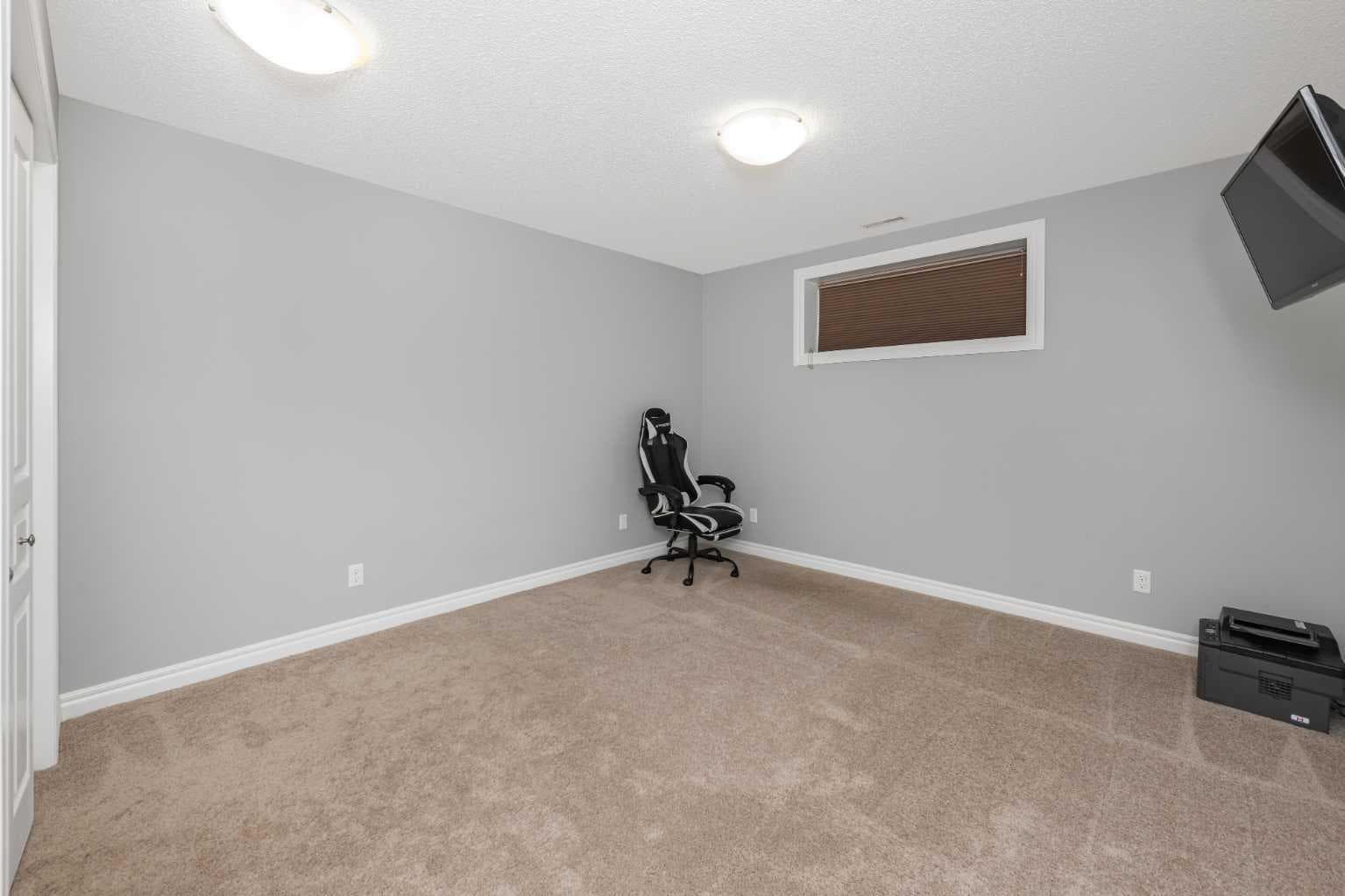 135 Kincora Drive NW
