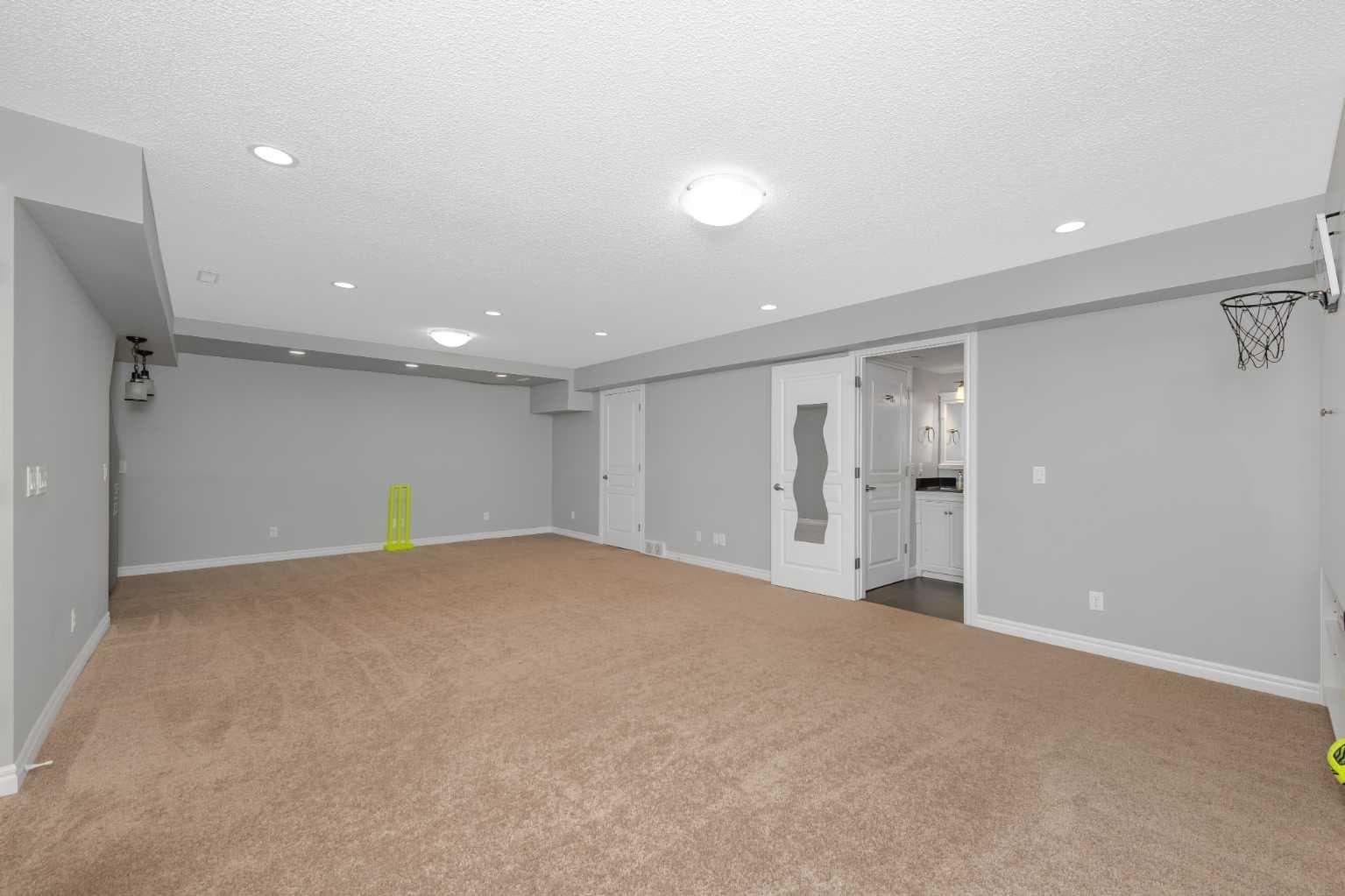135 Kincora Drive NW