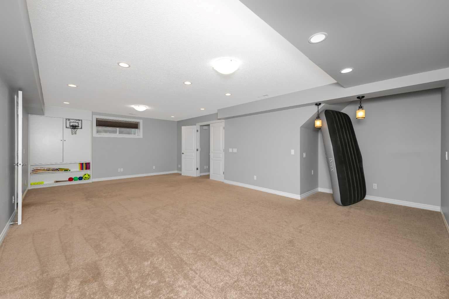 135 Kincora Drive NW