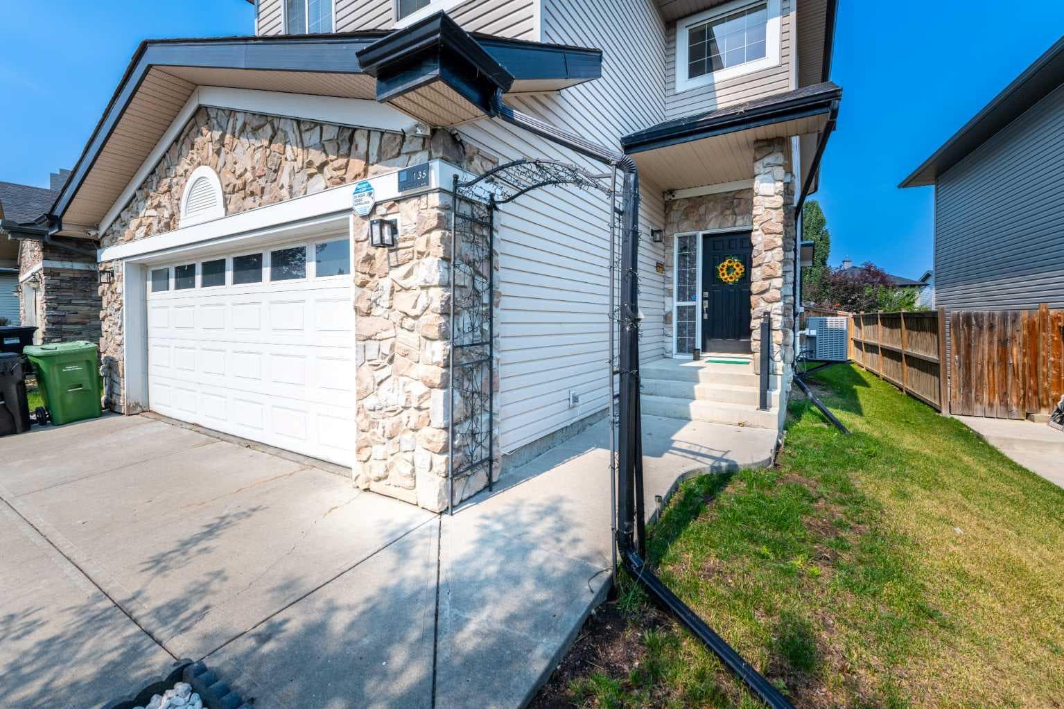 135 Kincora Drive NW