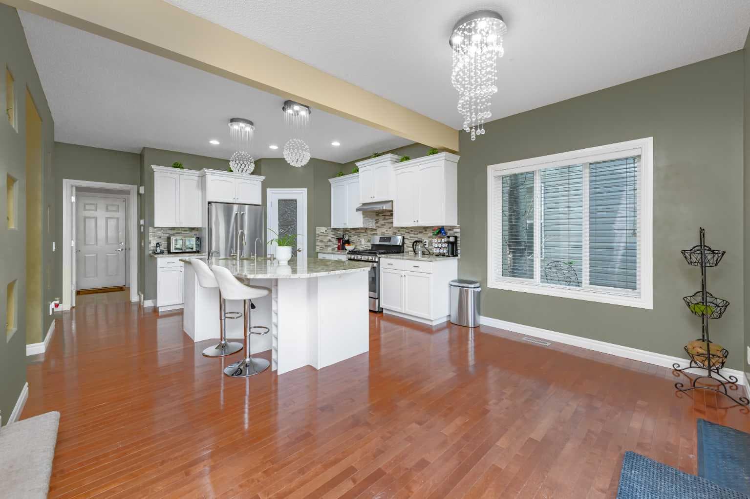135 Kincora Drive NW