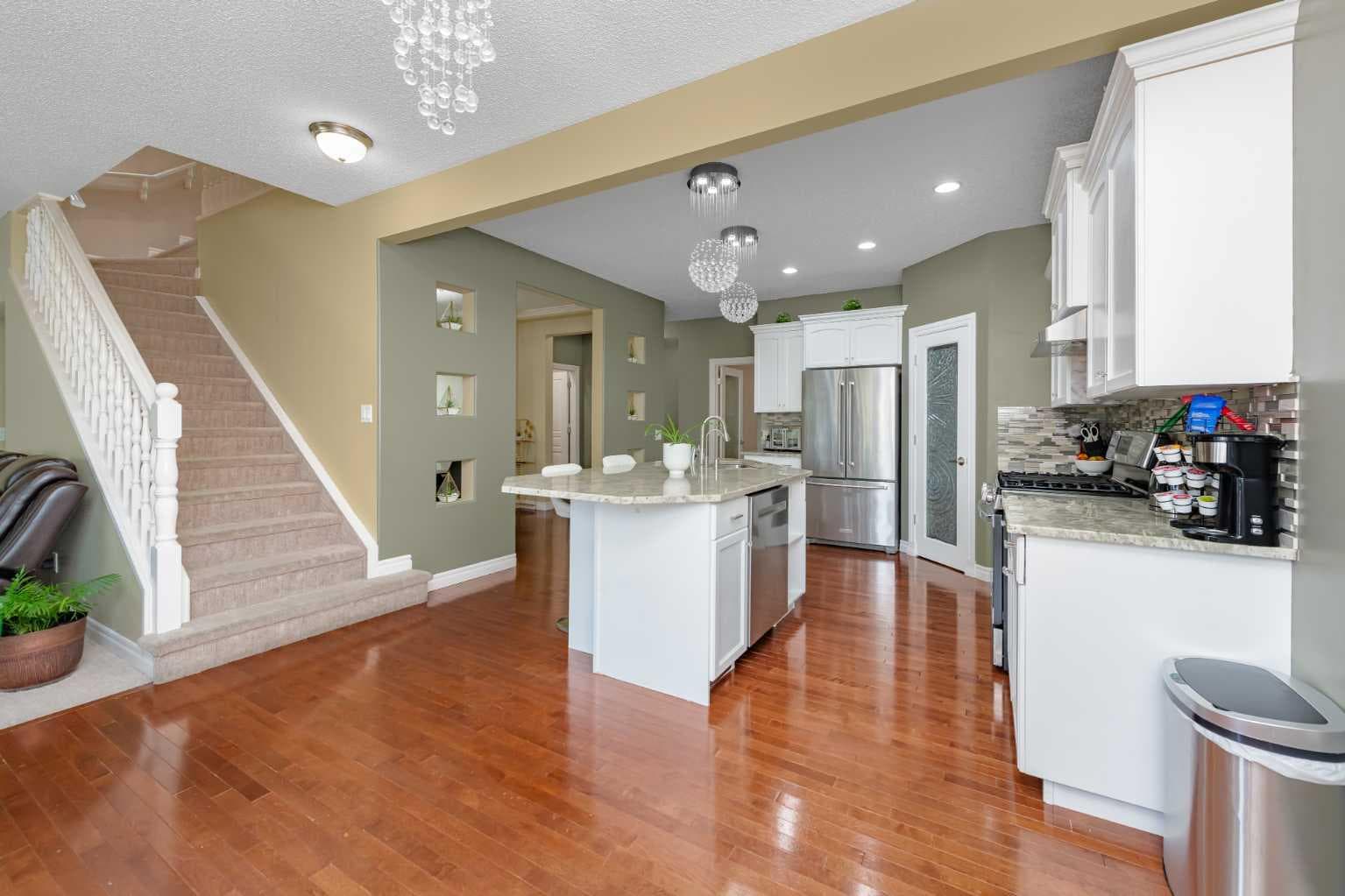 135 Kincora Drive NW