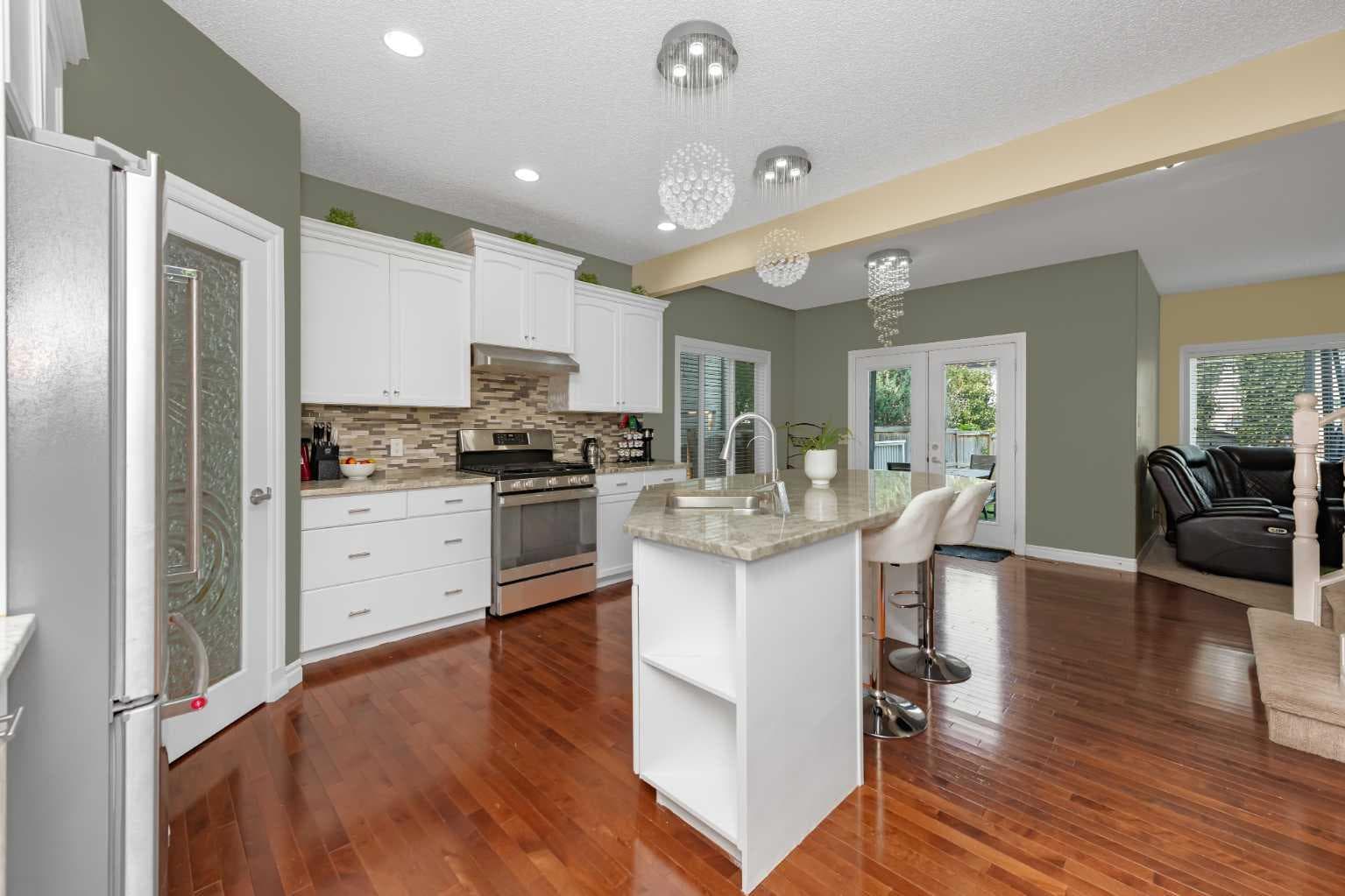 135 Kincora Drive NW