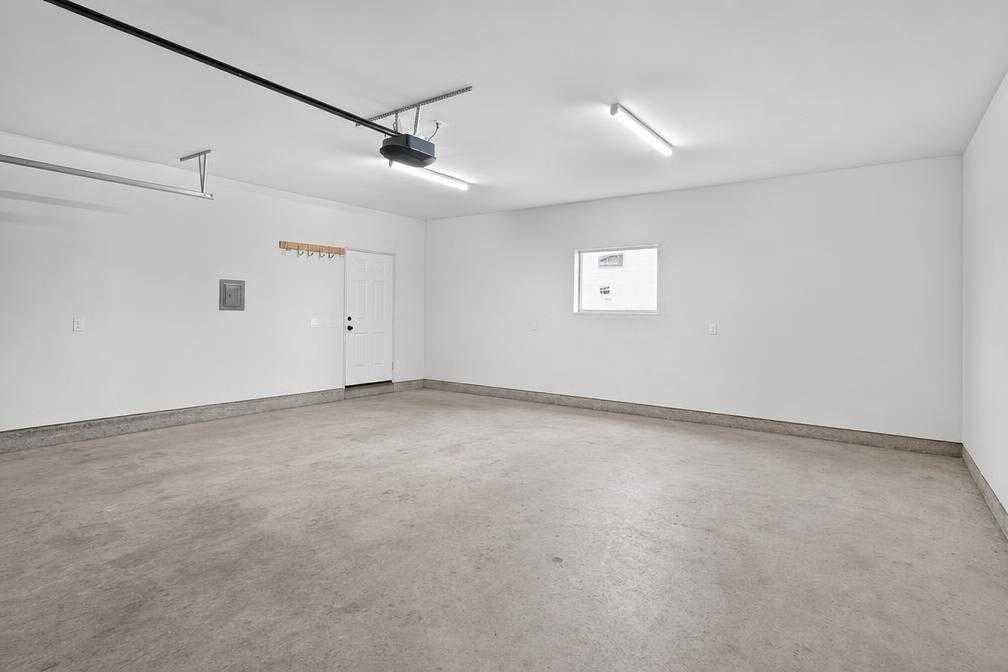 270092 Glenmore Trail 