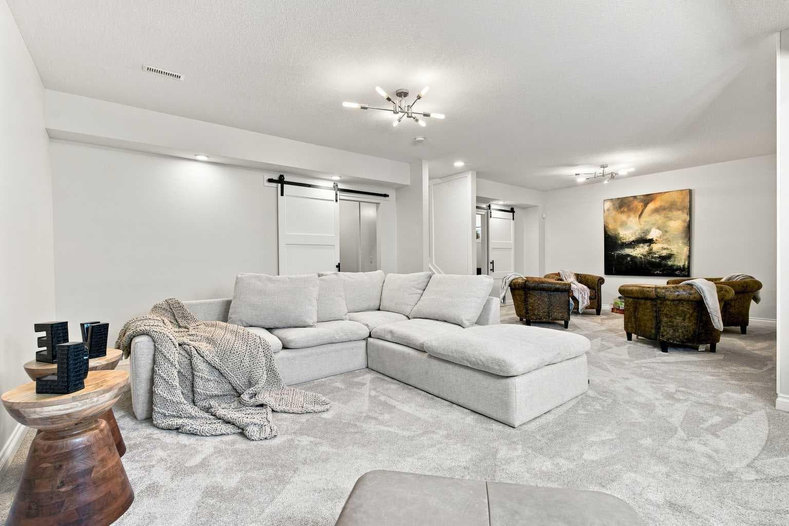 236 Hillcrest Drive SW