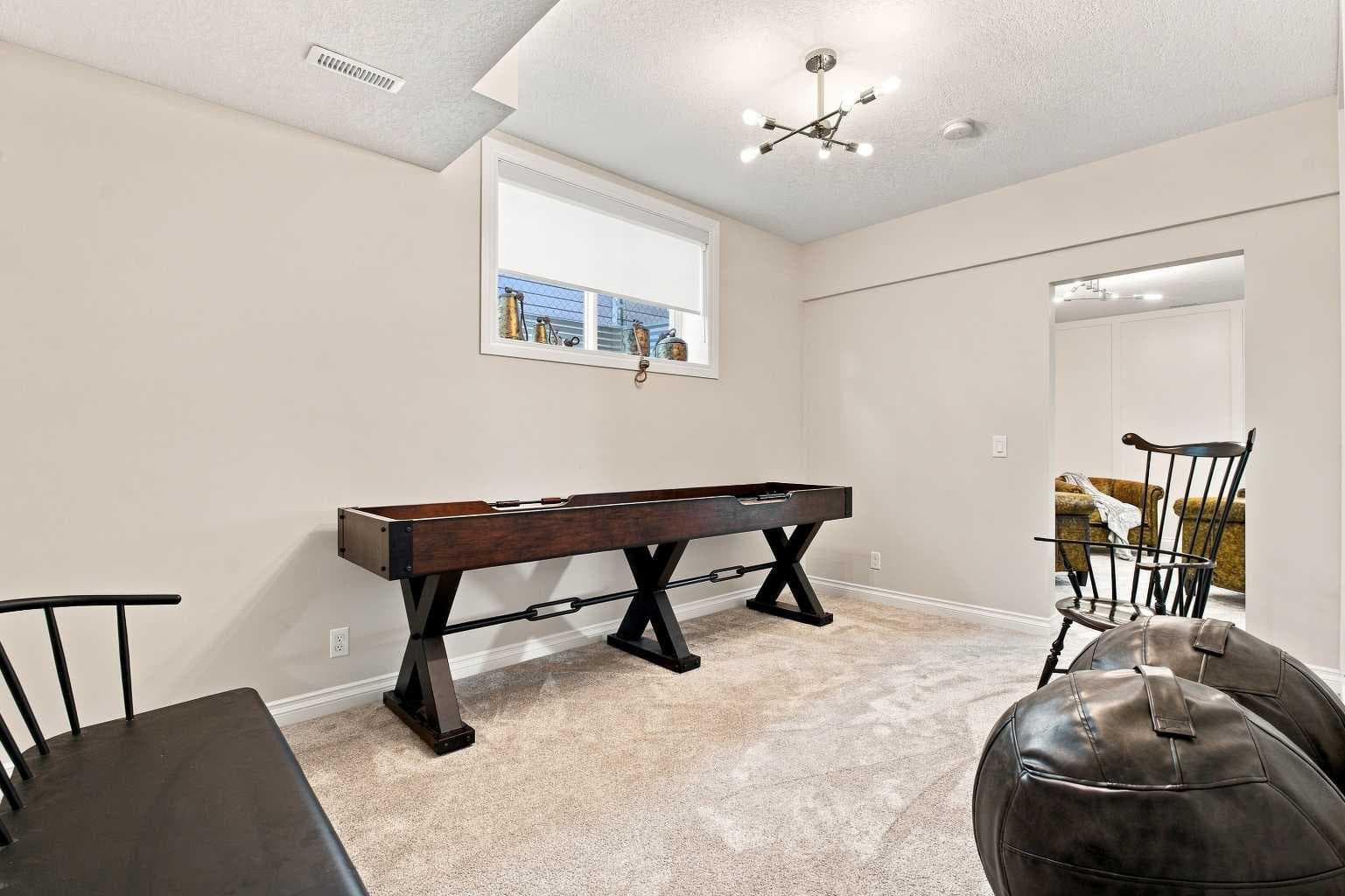 236 Hillcrest Drive SW