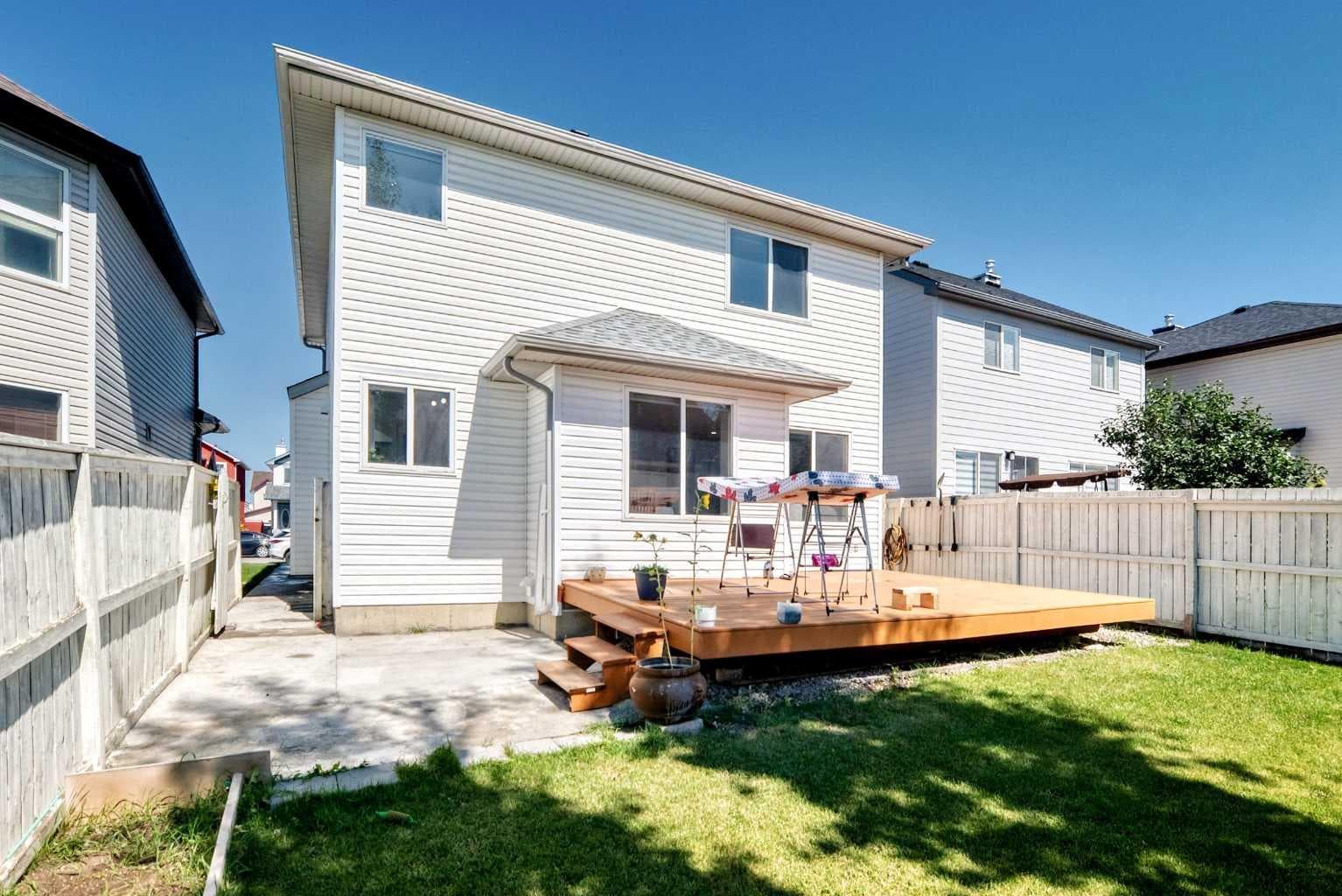 218 Saddlefield Place NE