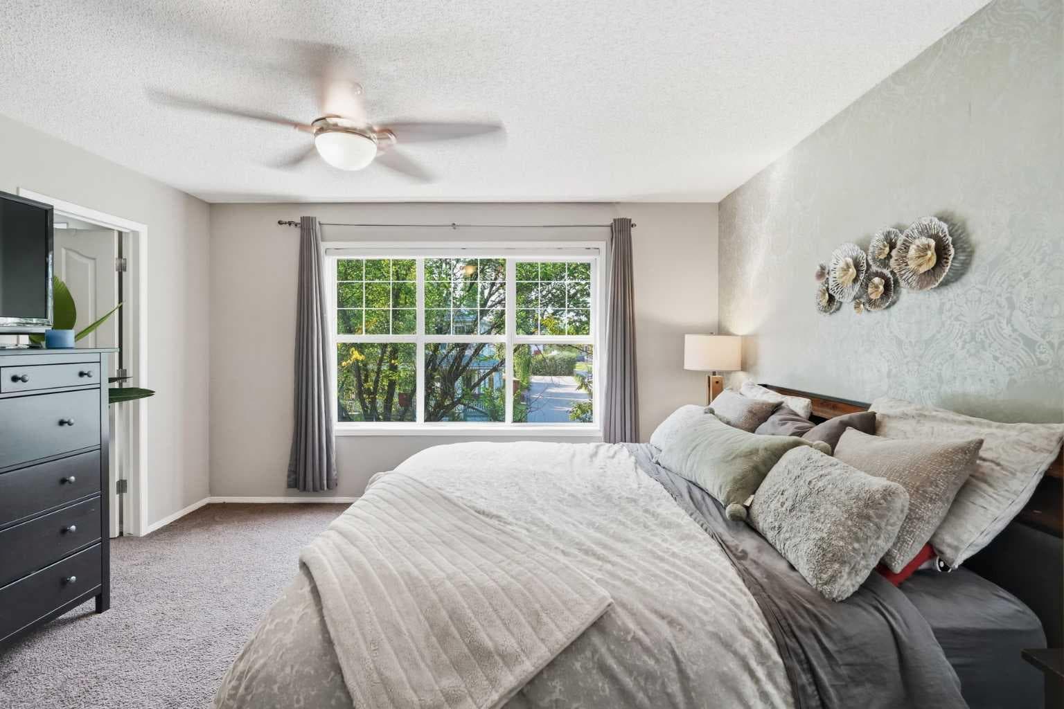 249 Inverness Park SE