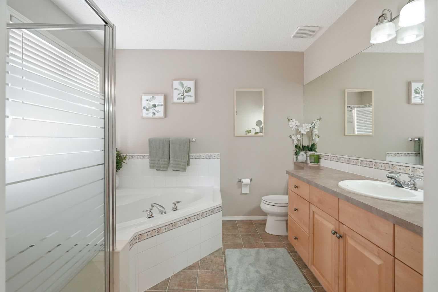 249 Inverness Park SE