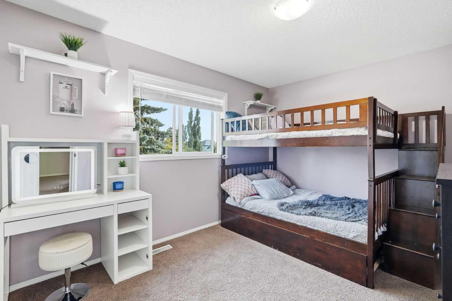 249 Inverness Park SE