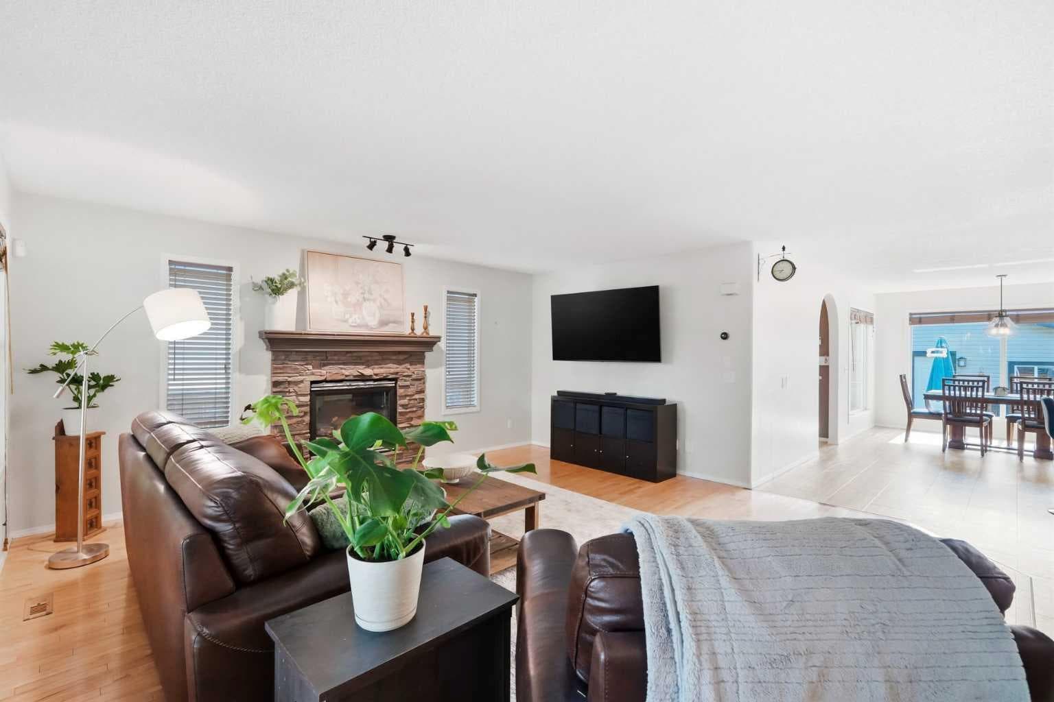 249 Inverness Park SE