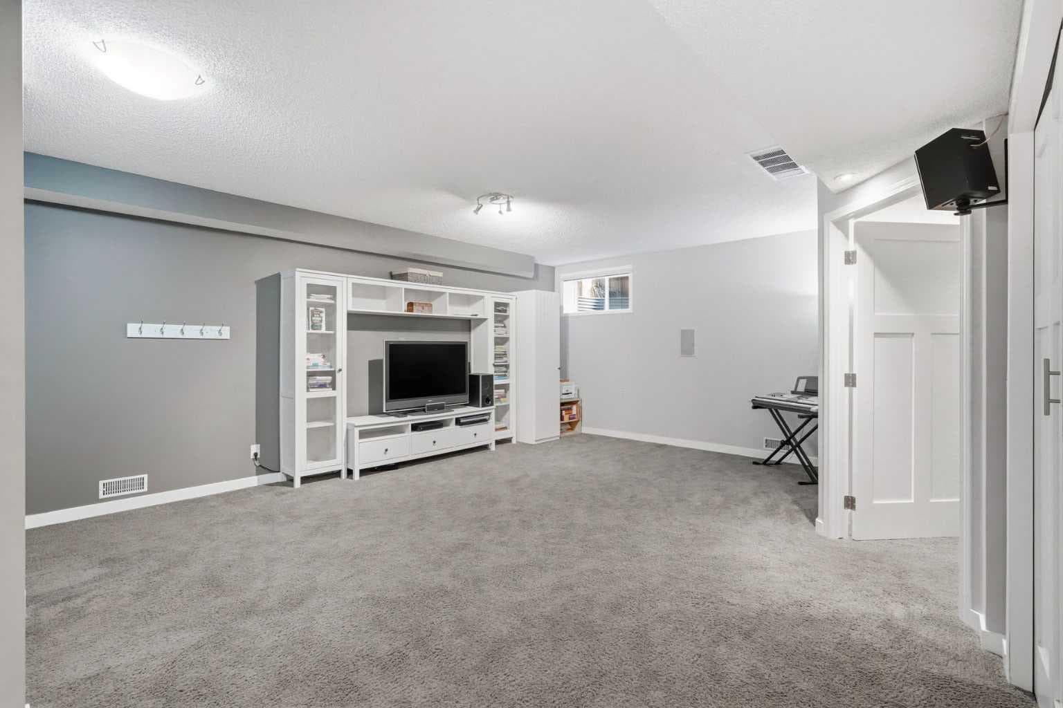 249 Inverness Park SE