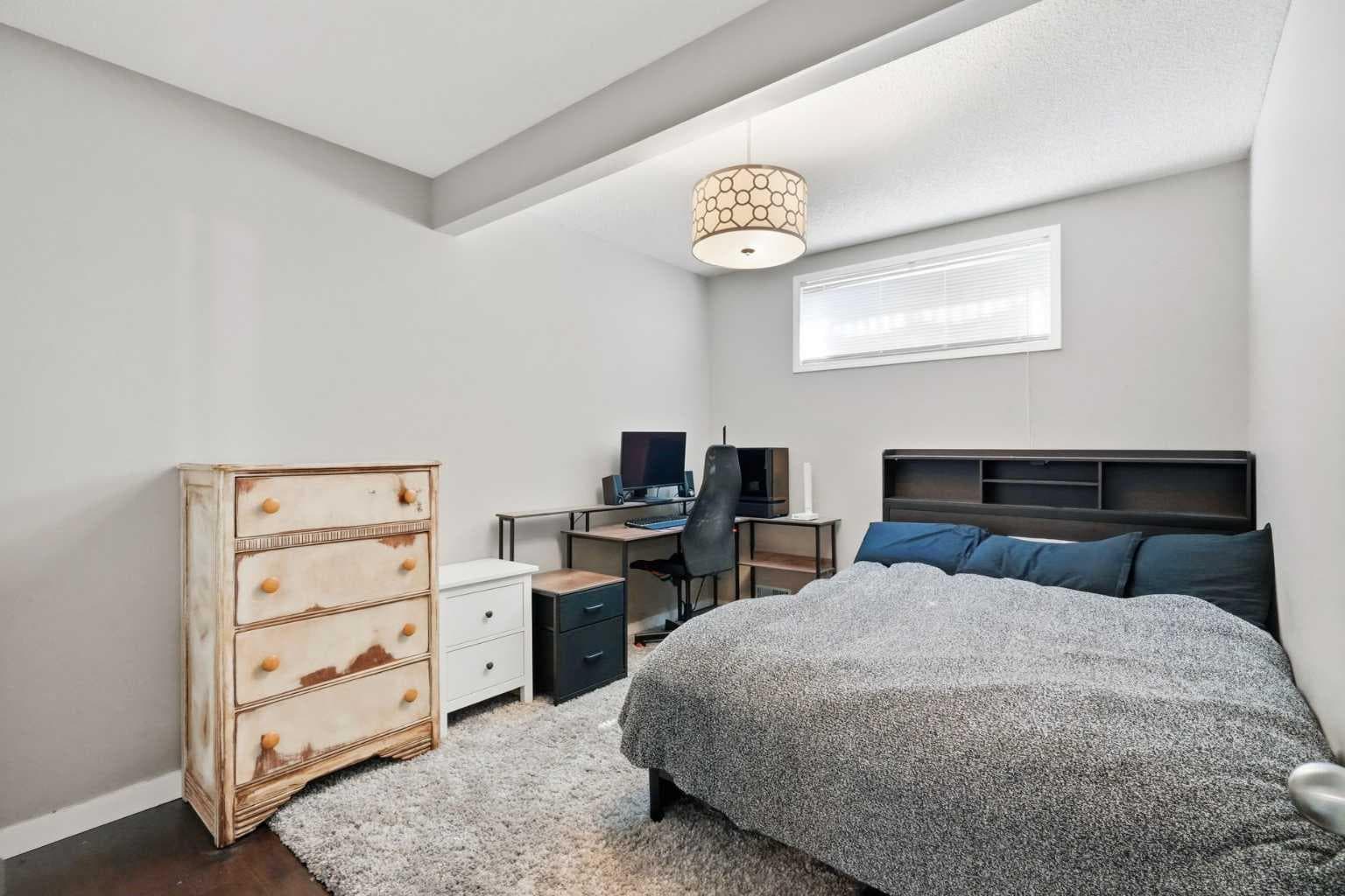 249 Inverness Park SE