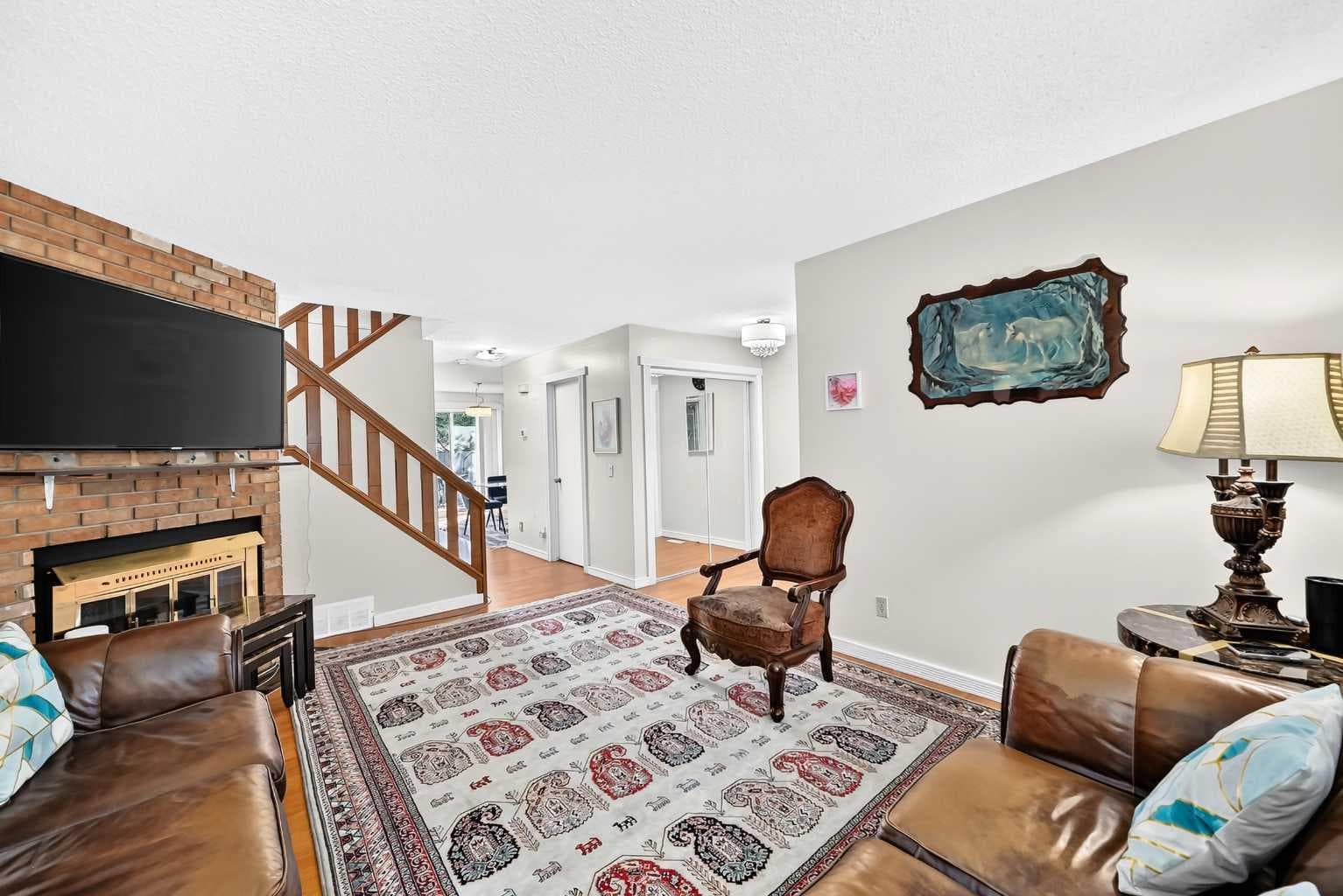 617 Whitewood Road NE