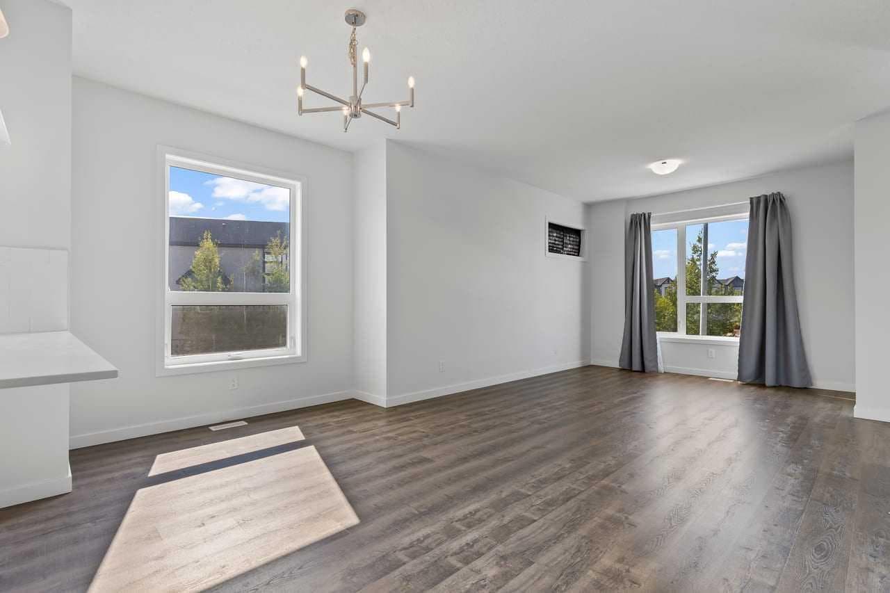 30 Evanscrest Manor NW