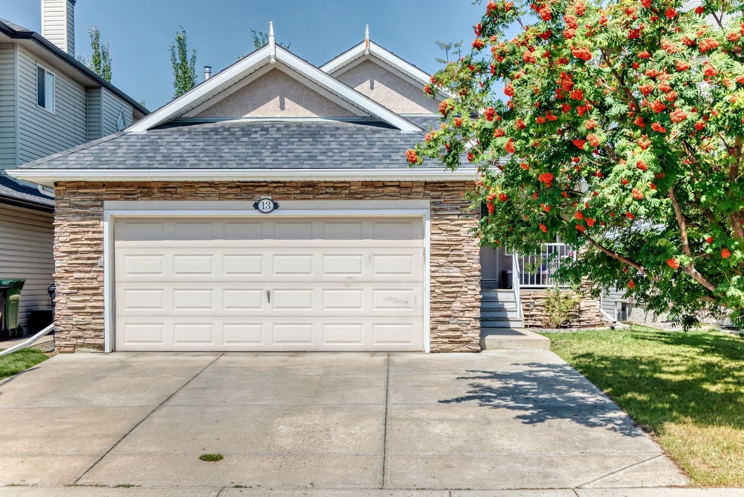 13 Cresthaven Way SW