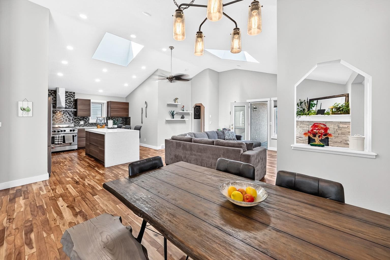 13 Cresthaven Way SW