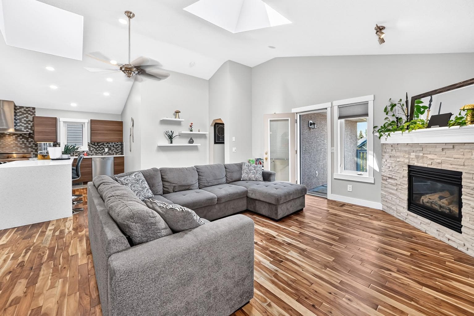 13 Cresthaven Way SW