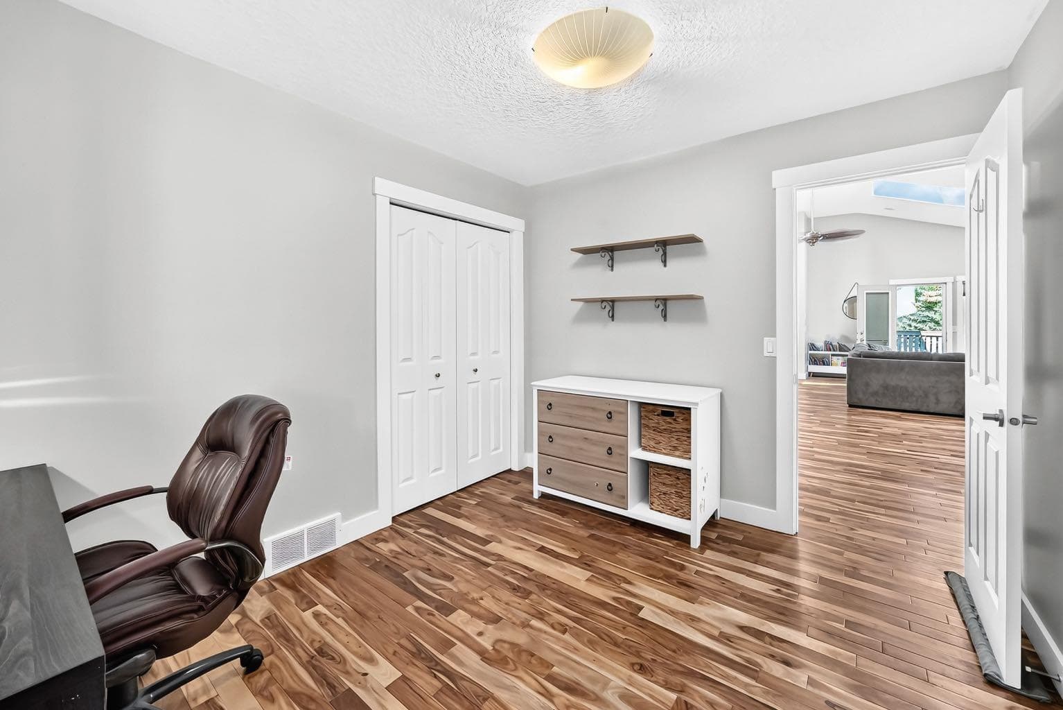 13 Cresthaven Way SW
