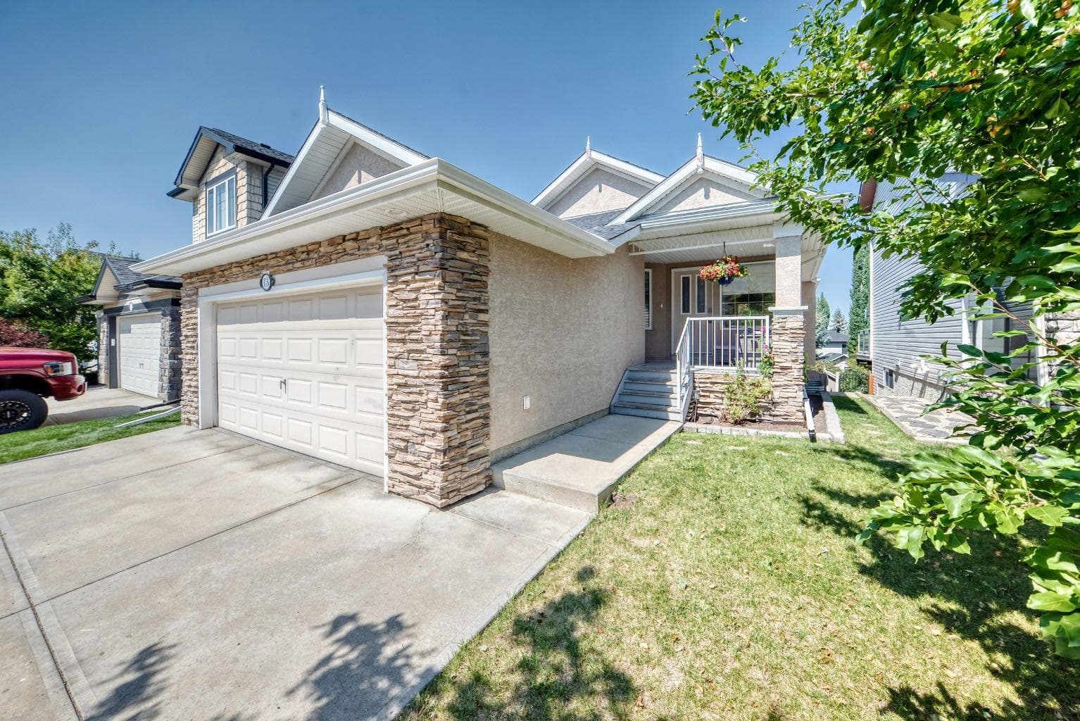 13 Cresthaven Way SW