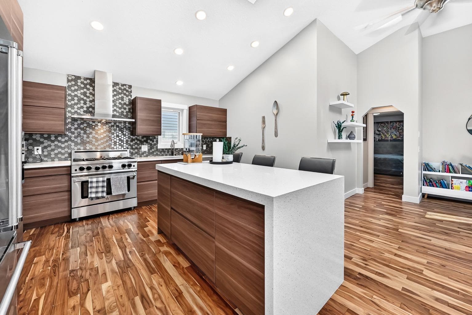 13 Cresthaven Way SW