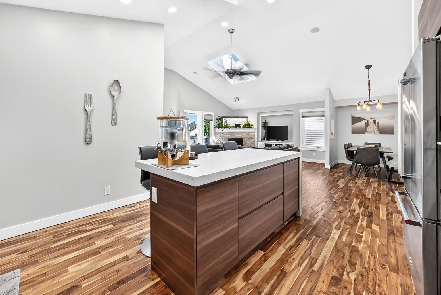 13 Cresthaven Way SW