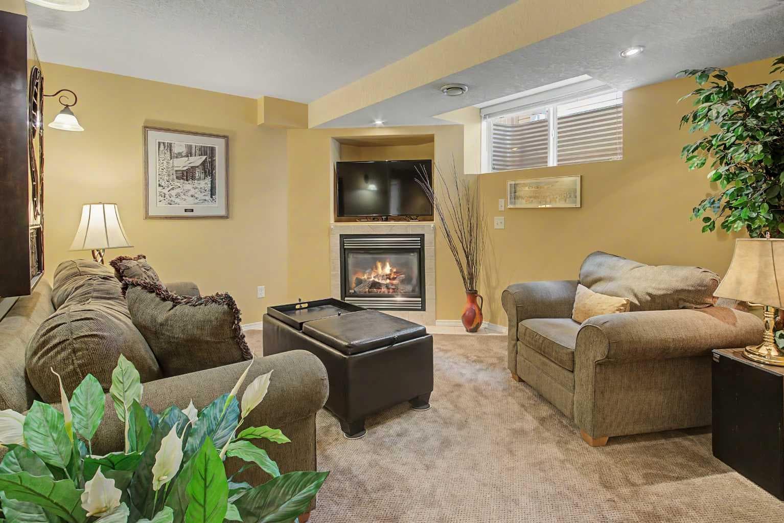 12, 103 Fairways Drive NW