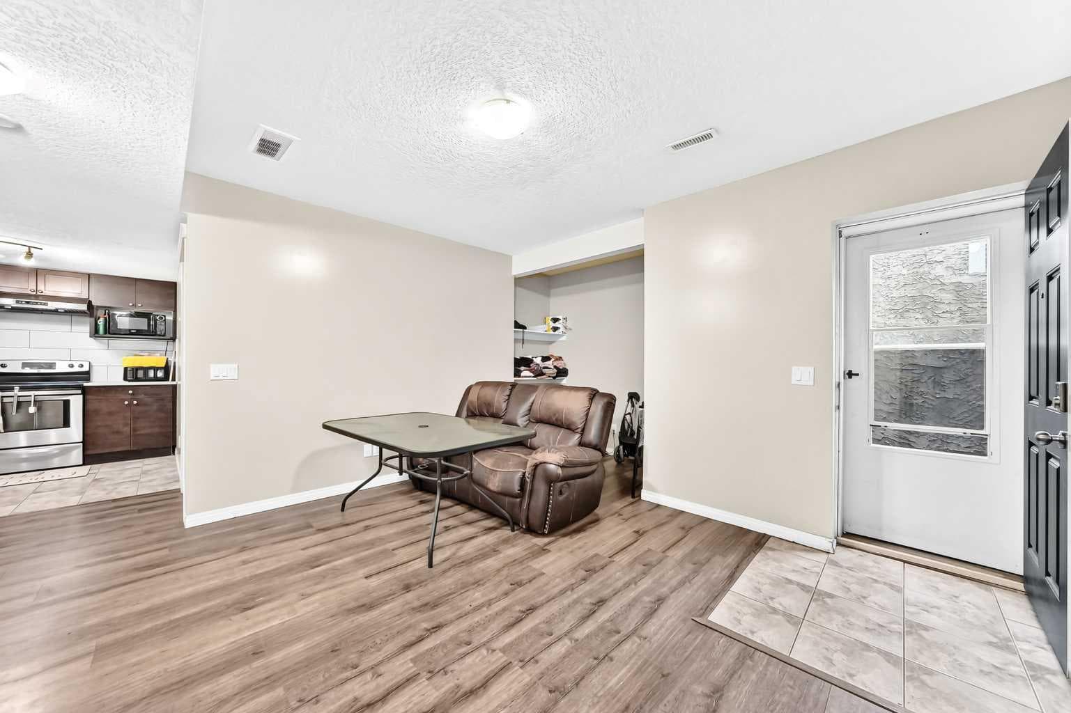 71 Martha's Meadow Close NE