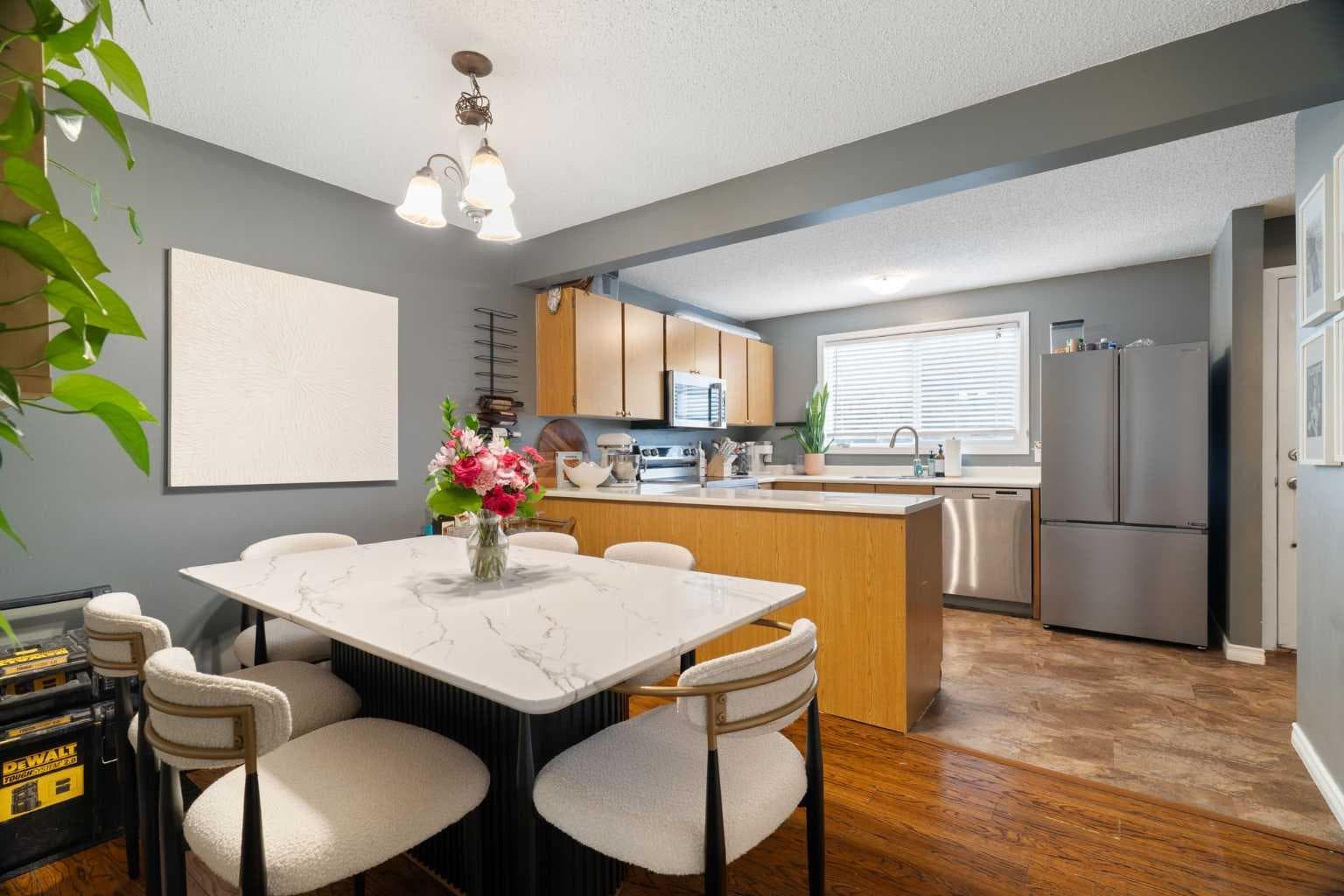 321 Queenston Heights SE